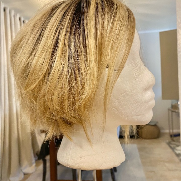 Stylish Blonde Bob Wig - Picture 10 of 14